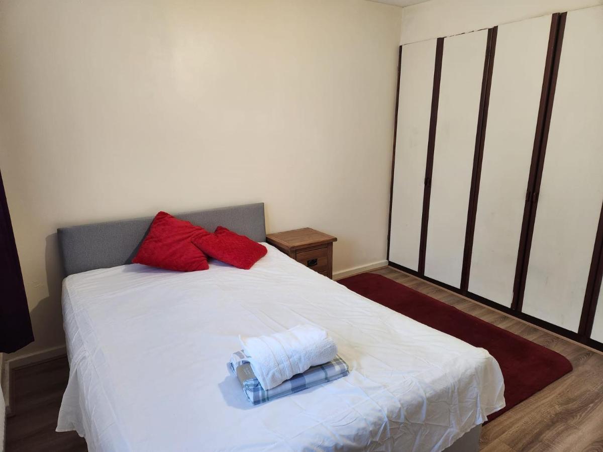 Crane Home In Dagenham With Free Wi Fi Buitenkant foto